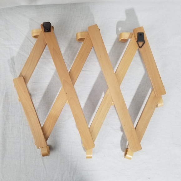 Acordian lightwood wall hanger/organizer - Picture 2 of 5